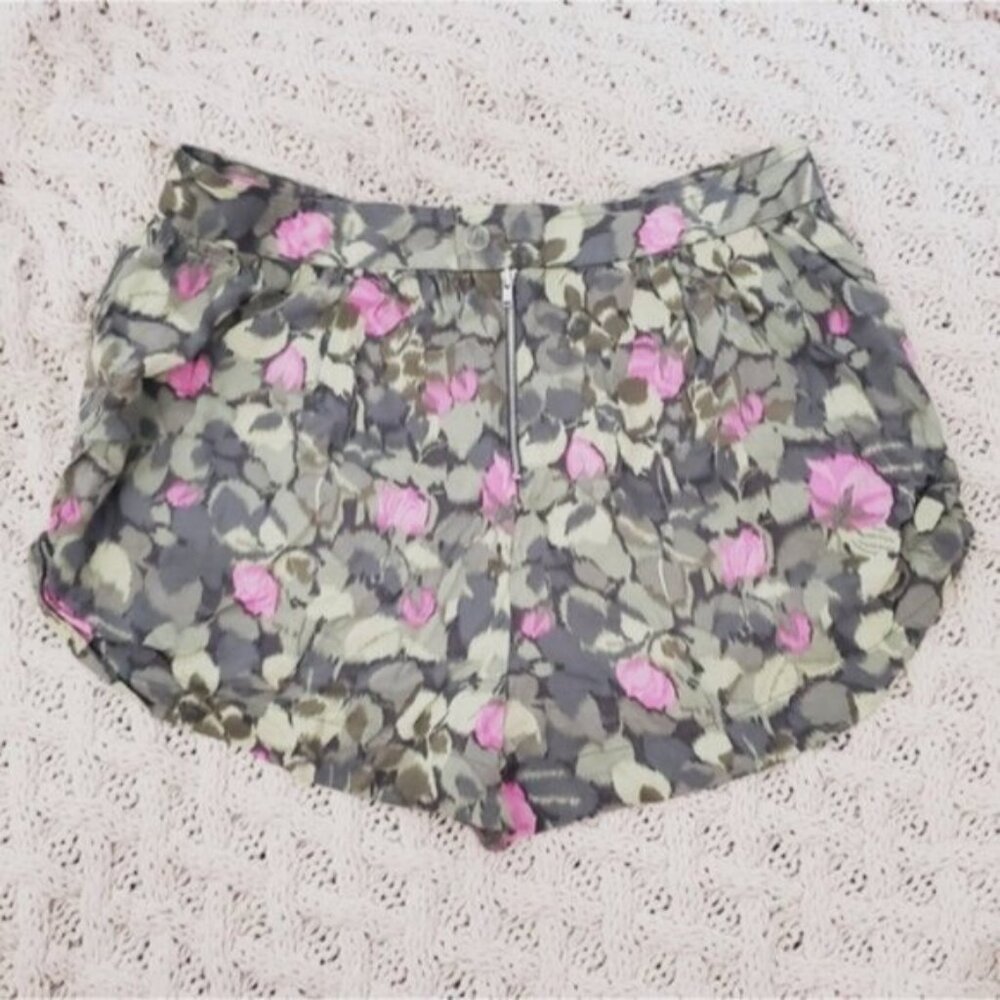ARITZIA WILFRED High Waisted Babydoll Pleated Retro Shorts - Picture 15 of 16